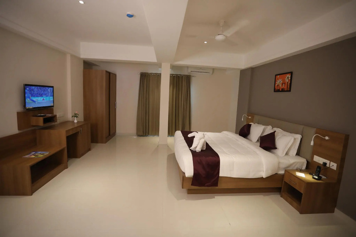 Room 2 of 8