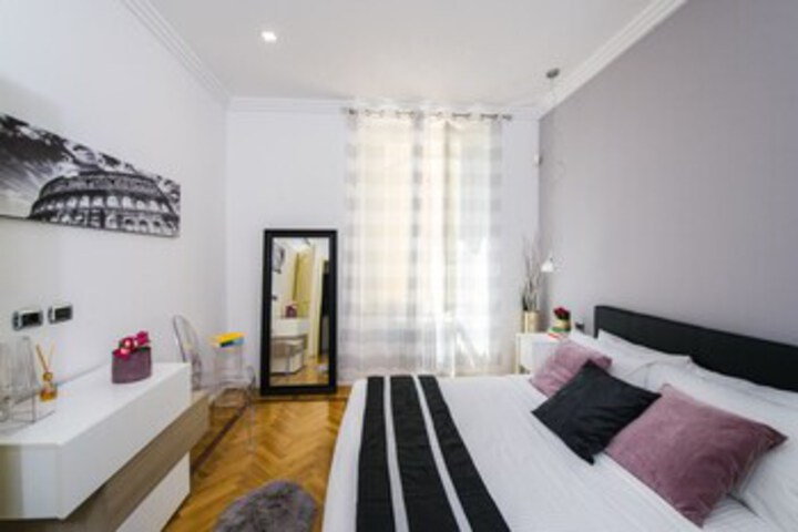Room 5 of 19