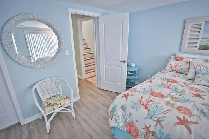 Room 4 of 20