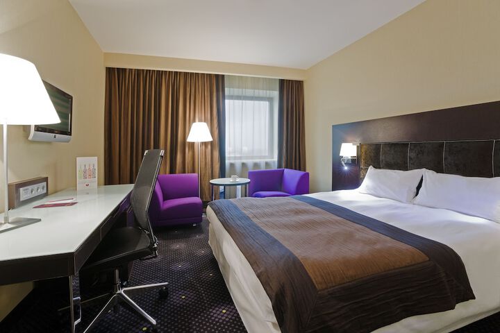 Room 2 of 160