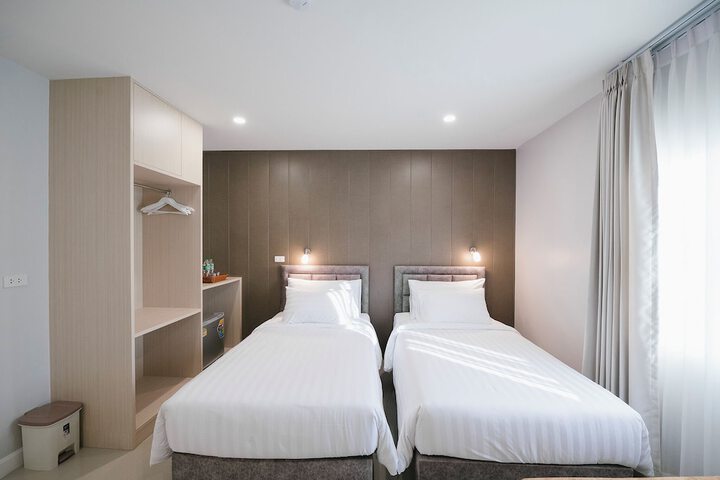 Room 11 of 32