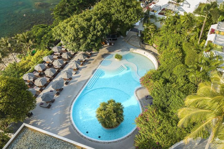 Hotel Pool