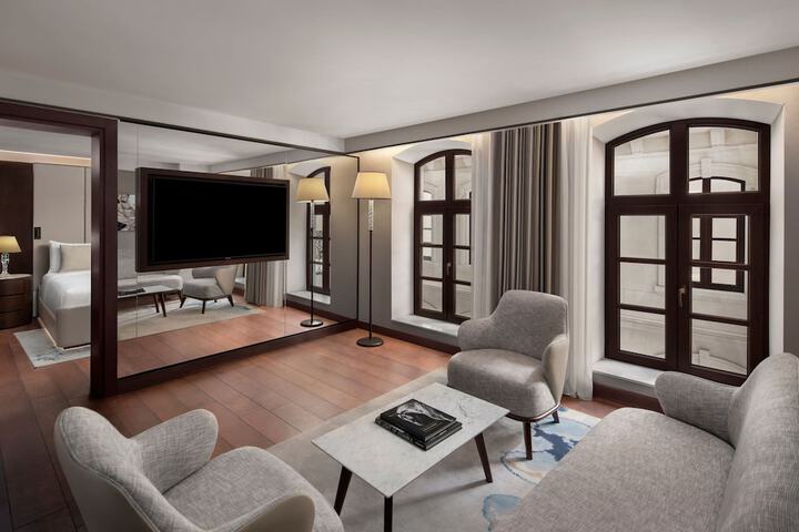 Room 51 of 115