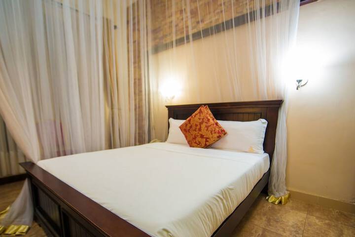 Room 4 of 33