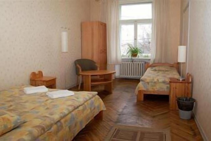 Room 25 of 40