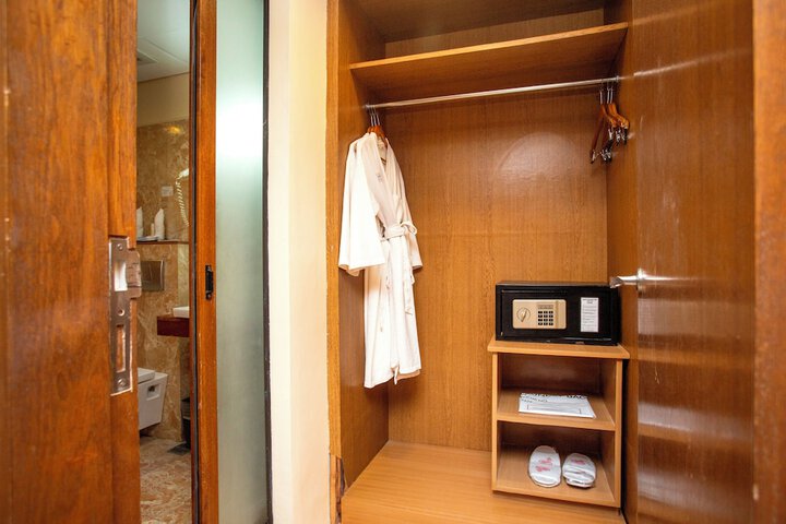 Room 49 of 178