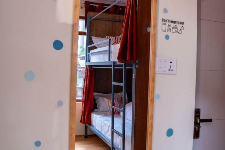 Room 21 of 34