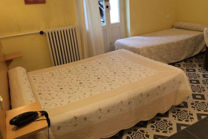 Room 4 of 43