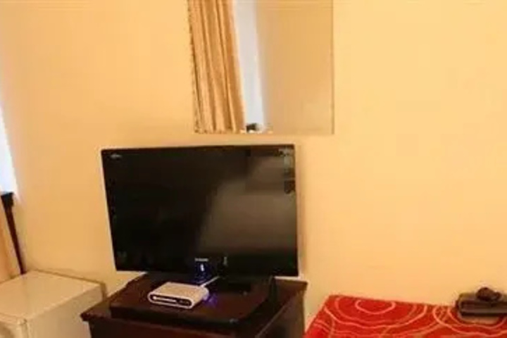 Room 3 of 8