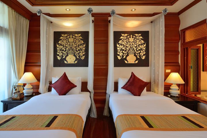 Room 4 of 77
