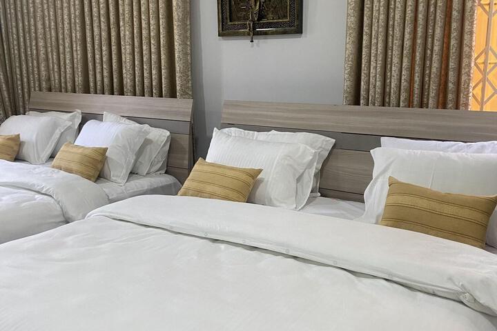 Room 10 of 28