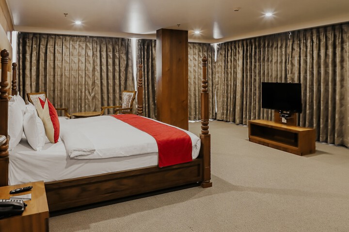 Room 32 of 49