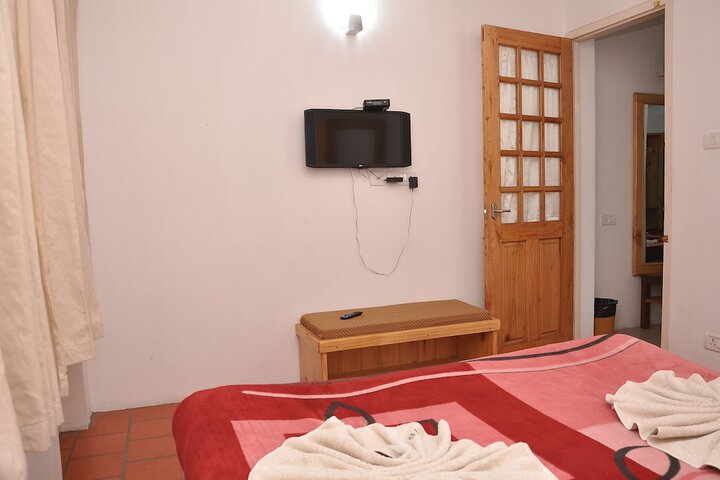 Room 27 of 122
