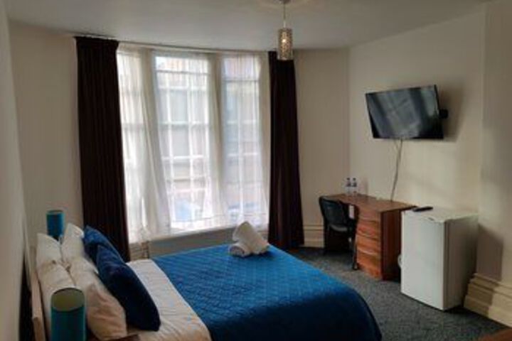 Room 13 of 28