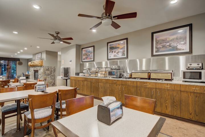 Breakfast/Coffee Service 87 of 120