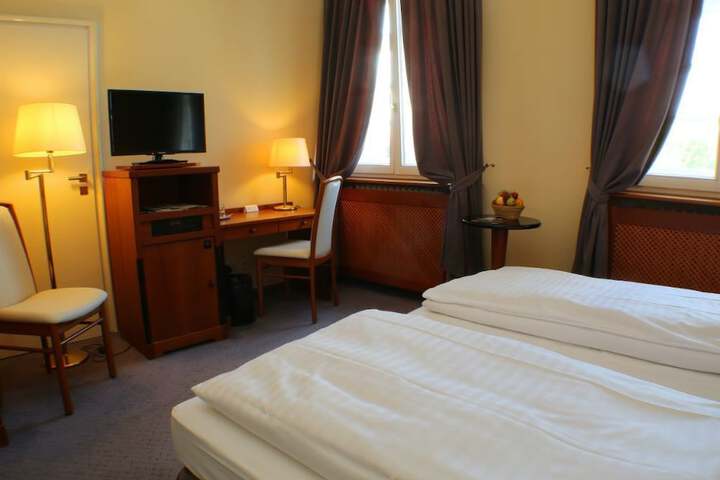 Room 7 of 32