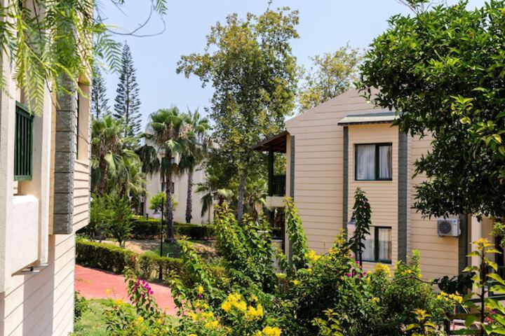 Hotel Exterior 513 of 552