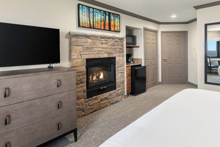 Room 40 of 166