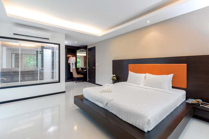 Room 8 of 61