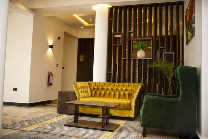 Lounge 50 of 62