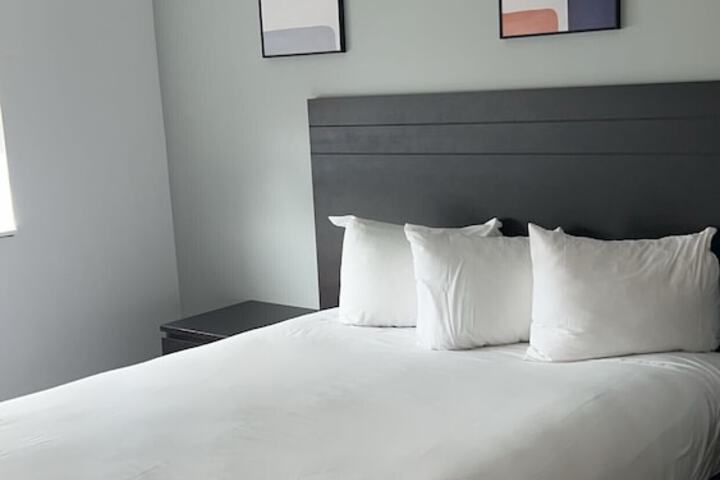 Superior Room 1 Queen Bed Kitchenette (3 of 26)