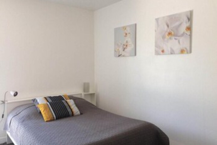 Room 10 of 16