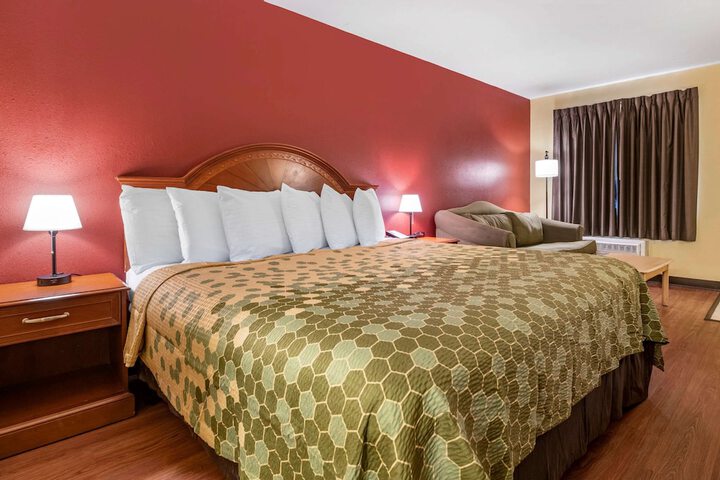 1 King Bed (1 of 9)