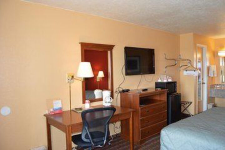 Room 4 of 13