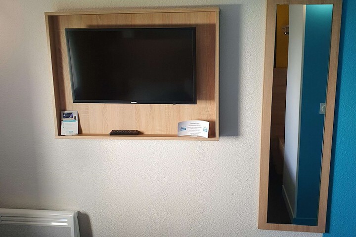 Room 27 of 63