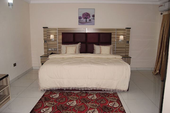 Room 7 of 37