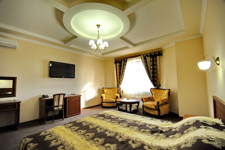 Room 13 of 40