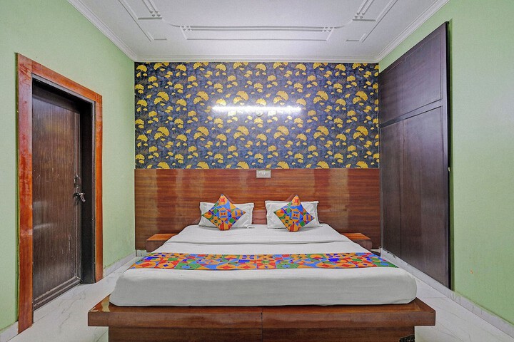 Room 18 of 18