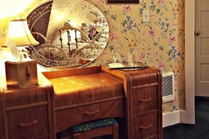 Room 16 of 26