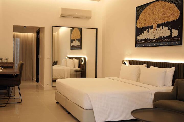 Room 15 of 162