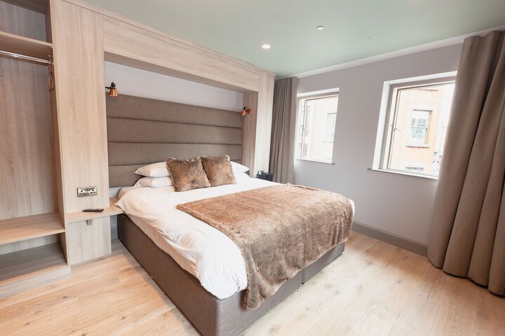 Room 2 of 35
