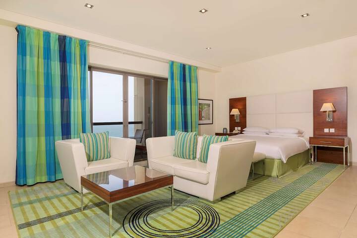 Room 106 of 199