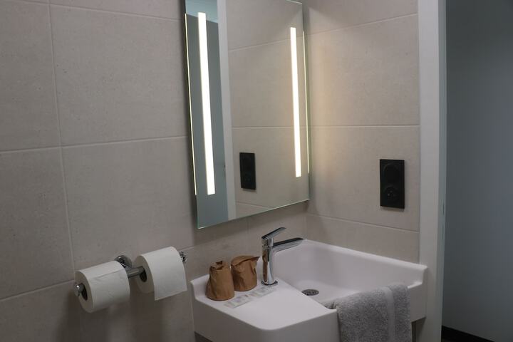 Room 10 of 21
