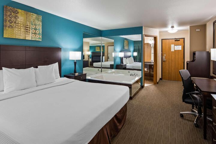 1 King Bed (30 of 53)