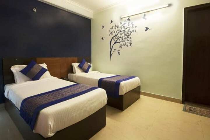 Room 10 of 14