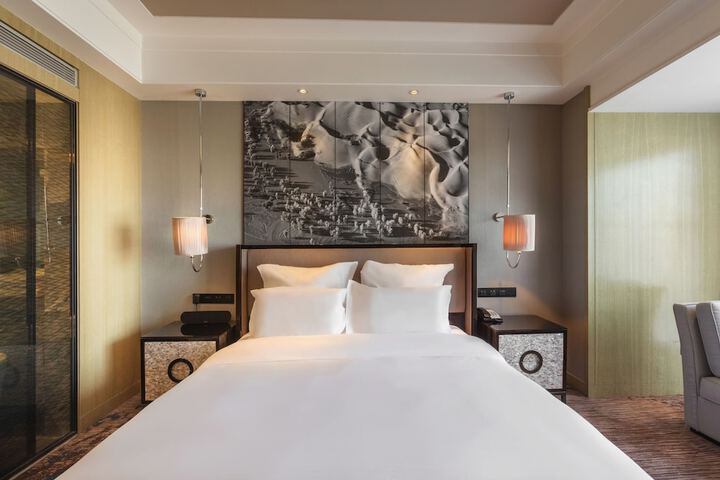 Room 12 of 37