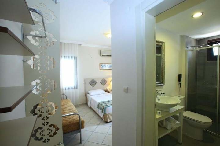 Room 6 of 24