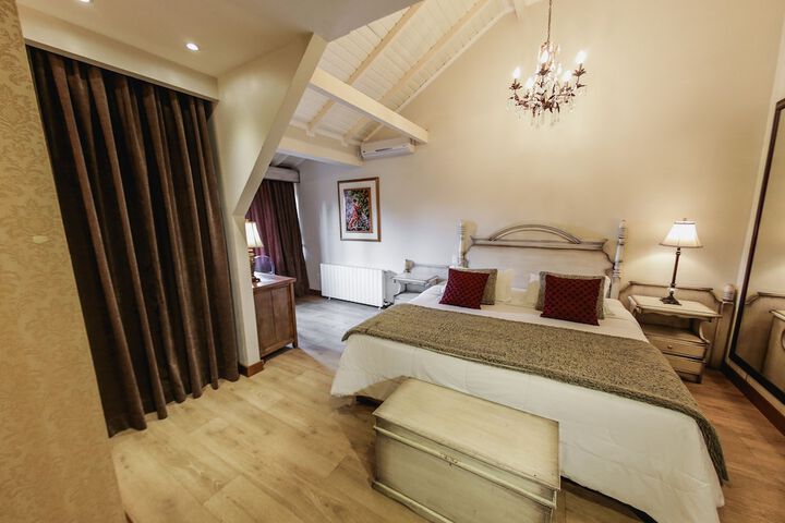 Room 4 of 98