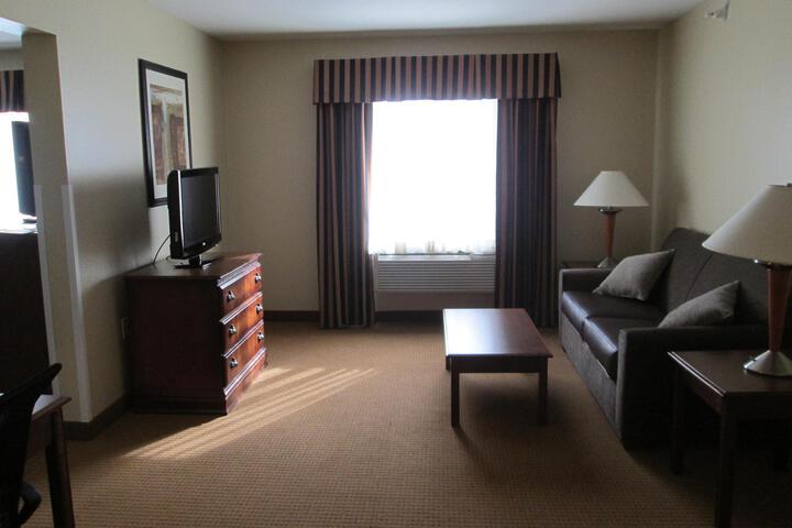 1 King Bed (3 of 5)