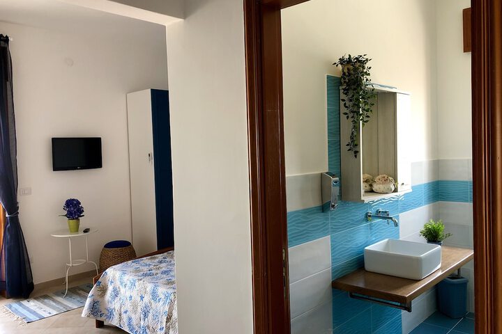 Room 7 of 65