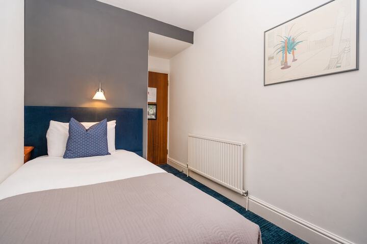 Room 6 of 29