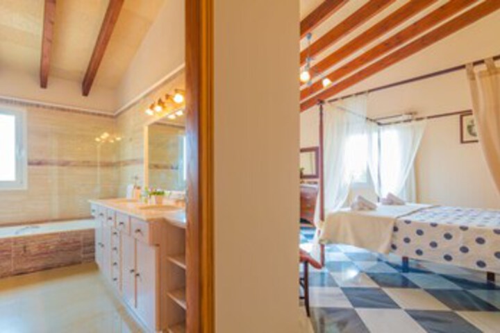 Room 40 of 49