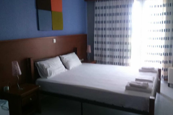 Room 2 of 37