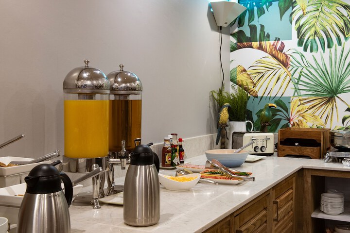 Breakfast/Coffee Service 24 of 35