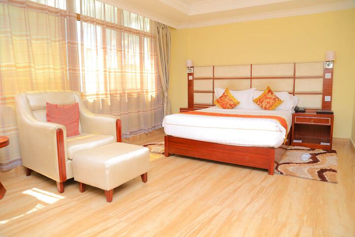 Room 6 of 90