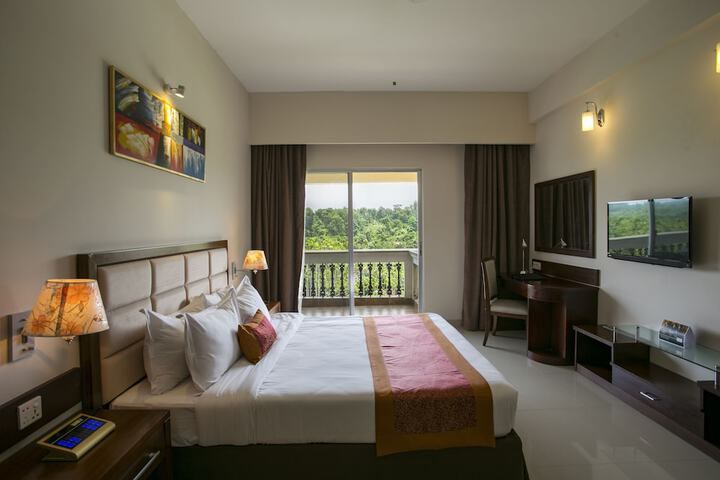 Room 4 of 16